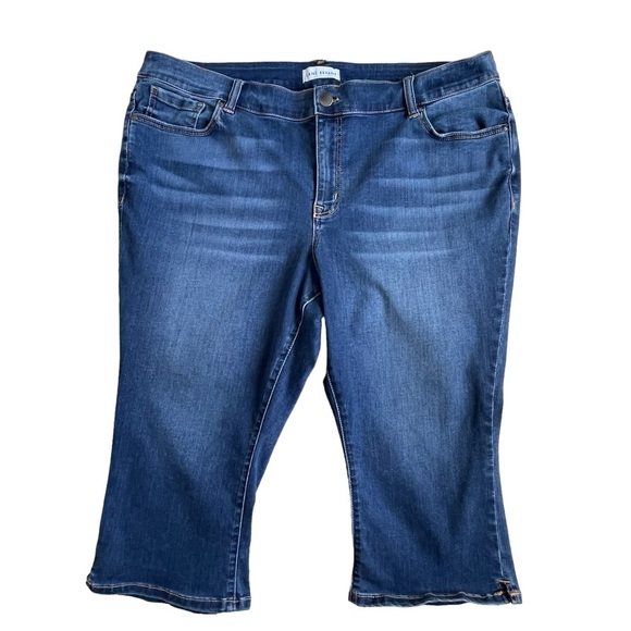 Lane Bryant Women’s Capri Jeans Plus Size 22 Blue Denim Mid Rise Signature Fit - Picture 1 of 7